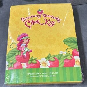 Strawberry Shortcake Quilt Cover Set
